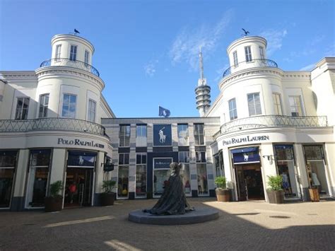 batavia stad amsterdam fashion outlet.